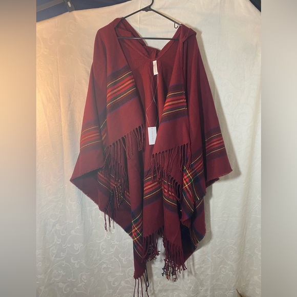 NWT The Paper Store Mia & Tess Justdo Ruana Red Holiday Plaid Trim Hood - Picture 11 of 13